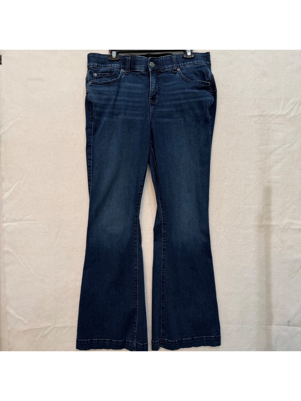 Torrid Bombshell Flare Super Soft Blue Jeans Size 16 T Meas. 35x32 Dark Wash